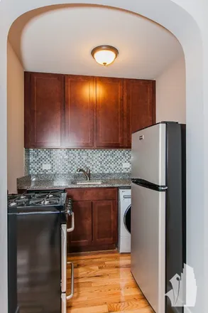 Rent this 1 bed apartment on 550 West Arlington Place