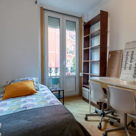Rent this 5 bed room on Carrer de Sueca in 33, 46006 Valencia