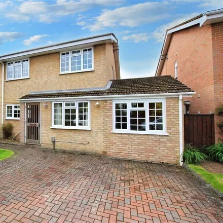 Rent this 6 bed house on 10 Grantley Gardens in Guildford, GU2 8BS