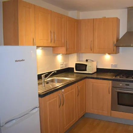Image 2 - South Park Drive, Green Lane, Seven Kings, London, IG1 1XW, United Kingdom - Apartment for rent