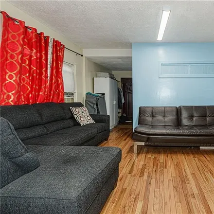 Image 3 - 2045 East 55th Street, New York, NY 11234, USA - House for sale