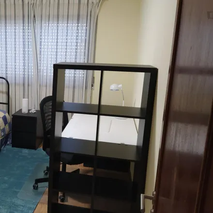 Rent this 4 bed room on Outeiro in Rua do Doutor Manuel Laranjeira, 4200-347 Porto