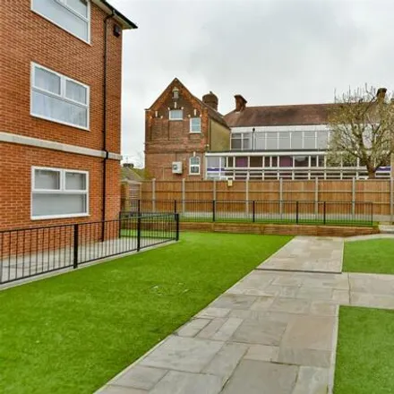 Image 7 - Phoenix Primary School, Glencoe Road, Kent, ME4 5QD, United Kingdom - Apartment for sale