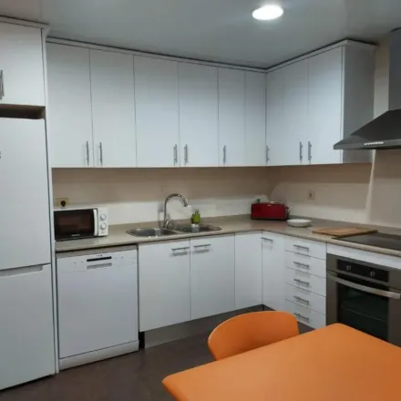 Rent this 5 bed apartment on Travessera de Gràcia in 10, 08021 Barcelona