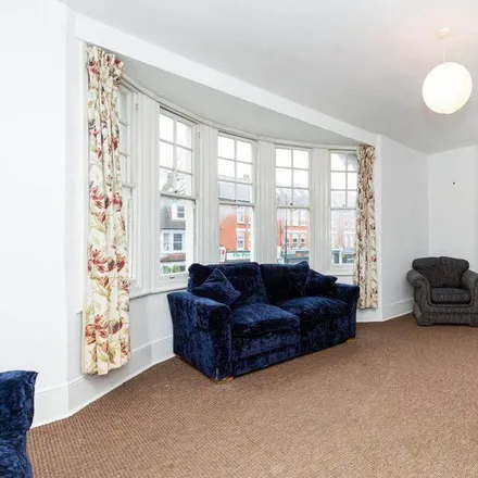 Rent this 2 bed apartment on Oak Avenue in London, N8 8LH