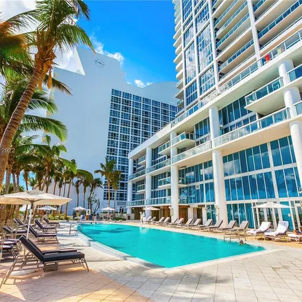 Image 6 - BurgerFi, 6812 Collins Avenue, Atlantic Heights, Miami Beach, FL 33140, USA - Apartment for rent