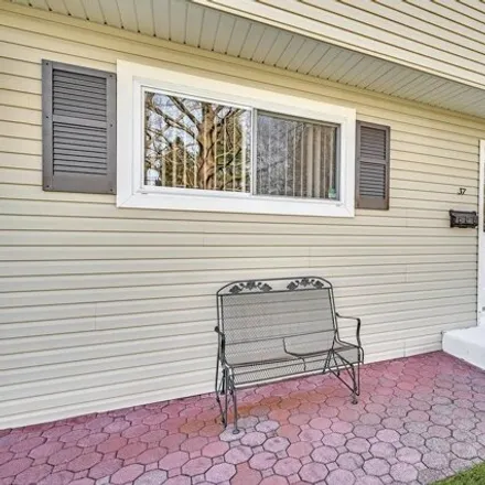 Image 6 - 81 Inwood Drive, Farrington Lake Heights, East Brunswick Township, NJ 08850, USA - House for sale