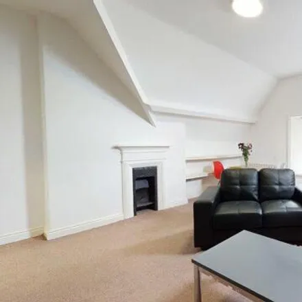 Rent this 3 bed room on 8 Greenbank Road in Plymouth, PL4 8NH