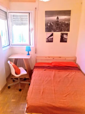 Rent this 4 bed room on Madrid in Jazmín-Golfo de Salónica, Calle del Jazmín