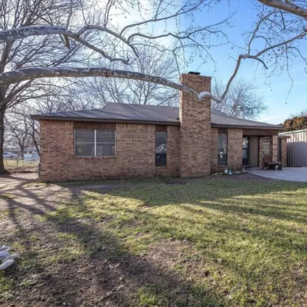 Image 2 - 384 South Mosley Lane, Alvord, TX 76225, USA - House for sale