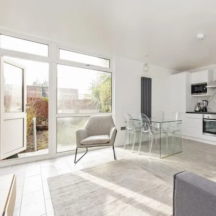Rent this 4 bed house on 1-36 Tottenham Road in De Beauvoir Town, London