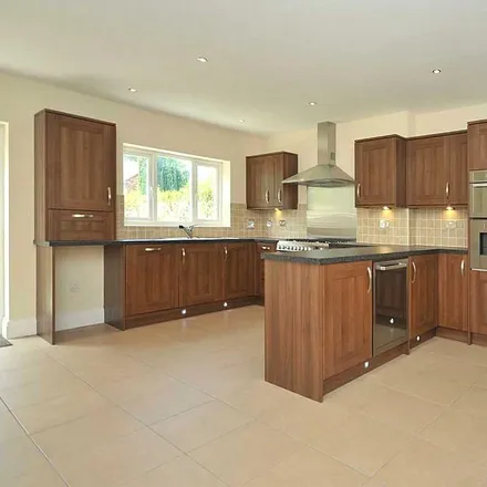 Image 2 - Manchester Road, Knutsford, WA16 0NX, United Kingdom - House for rent