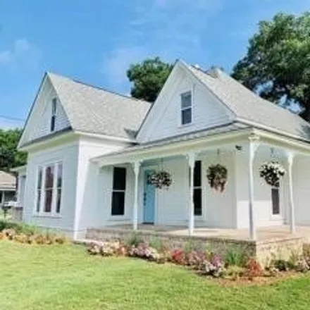 Rent this 4 bed house on East Ash Street in Decatur, TX 76234