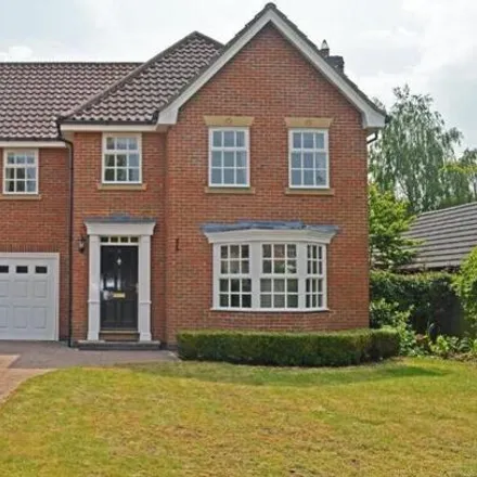 Rent this 5 bed house on 8 Woodhall Park in Molescroft, HU17 7JT
