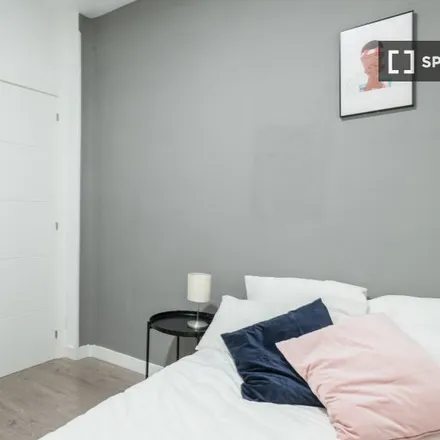 Rent this 4 bed room on Calle de Toledo in 119, 28005 Madrid