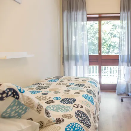 Rent this 3 bed room on Messe Militar das Antas in Rua do Professor Duarte Leite, 4200-479 Porto