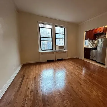 Image 2 - 275 Fort Washington Avenue, New York, NY 10032, USA - Apartment for rent