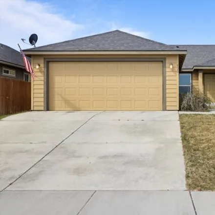 Buy this 3 bed house on 709 South Vermont Street in Kennewick, WA 99336