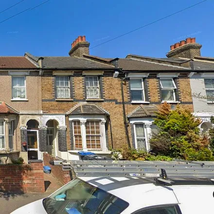 Rent this 3 bed house on Dundee Road in London, SE25 4QQ