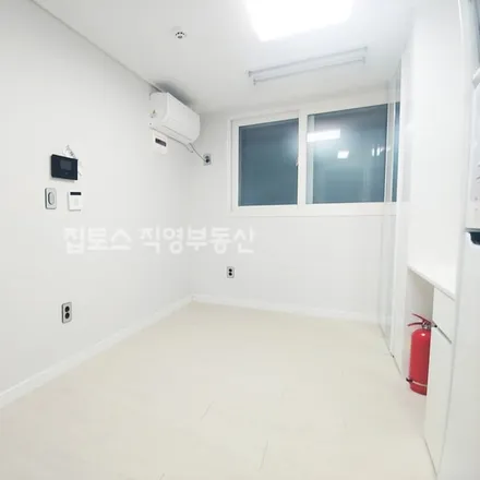 Rent this studio apartment on 서울특별시 관악구 신림동 98-154