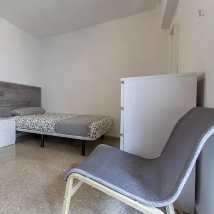 Rent this 5 bed room on Avinguda de la Constitució in 130, 46009 Valencia
