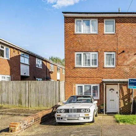 Image 1 - 19 Addiscombe Road, Watford, WD18 0ND, United Kingdom - Townhouse for sale