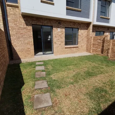 Image 3 - Felicia Street, Fir Grove, Akasia, 0118, South Africa - Townhouse for rent