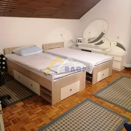 Rent this 3 bed apartment on Općinski sud u Sisku - Stalna služba u Petrinji - Zemljišnoknjižni odjel in Trg Dr. Franje Tuđmana 12, 44250 Town of Petrinja