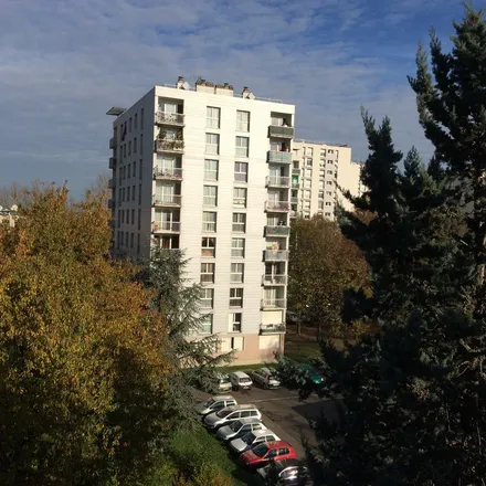Rent this 4 bed apartment on 3 Rue du Dauphiné in 93600 Aulnay-sous-Bois, France