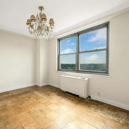 Image 8 - Gerard Towers, 70-25 Yellowstone Boulevard, New York, NY 11375, USA - Apartment for sale