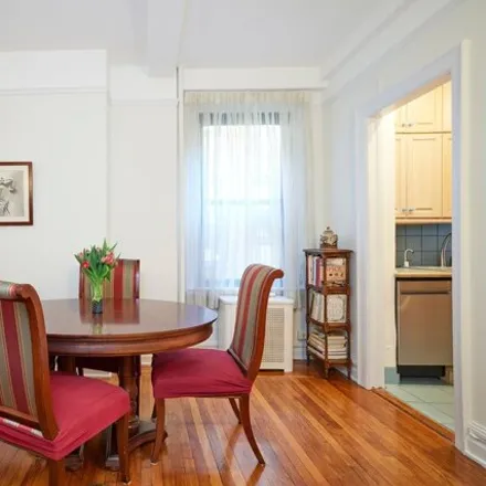 Image 2 - 131 East 93rd Street, New York, NY 10128, USA - Apartment for sale