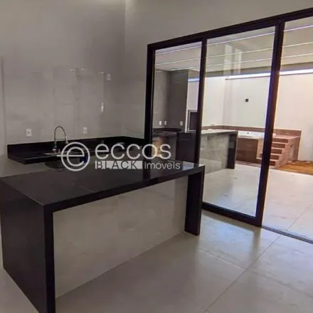 Buy this 3 bed house on Rua Planicie in Aclimação, Uberlândia - MG