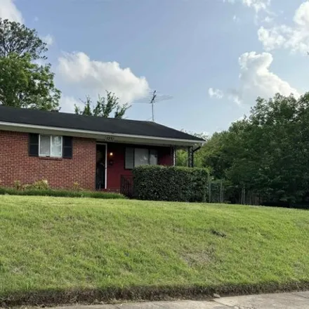 Rent this 3 bed house on 5231 Welchshire Avenue in Brookfield, Memphis
