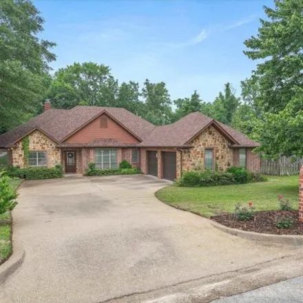 Image 1 - 3917 Chapel Woods Boulevard, Tyler, TX 75707, USA - House for sale