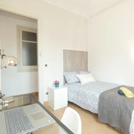 Rent this 5 bed room on Carrer de Xifré in 2, 08026 Barcelona