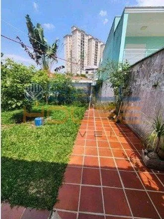 Rent this 3 bed house on Lav & Cost in Rua Tupi, Vila Valparaíso