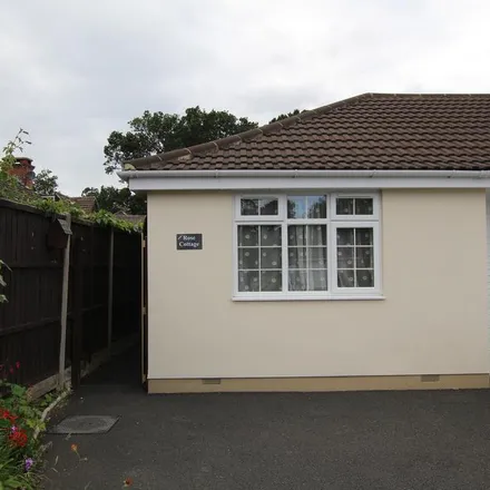 Image 2 - Apple Tree Grove, Ferndown, BH22 9LA, United Kingdom - Apartment for rent