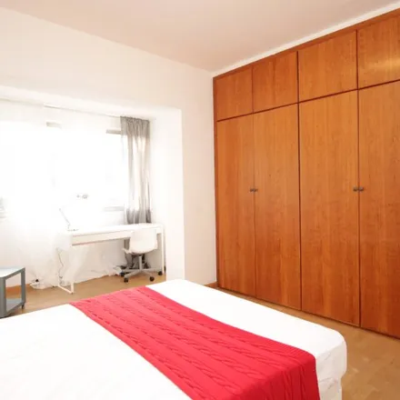 Image 3 - Carrer de González Tablas, 9, 08034 Barcelona, Spain - Room for rent