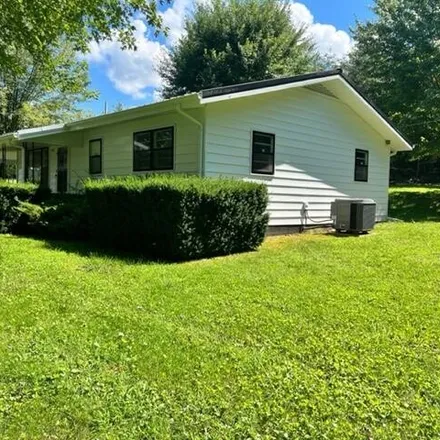 Image 2 - 899 Columbia Avenue, Monticello, KY 42633, USA - House for sale