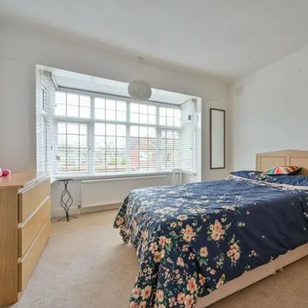 Image 4 - Queen Eleanor's Road, Guildford, GU2 7SL, United Kingdom - House for sale