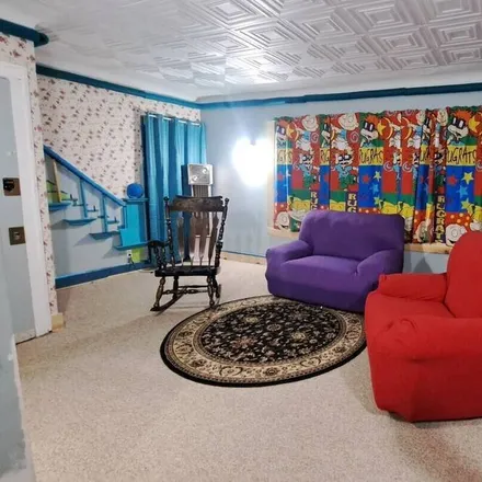 Rent this 2 bed apartment on Detroit