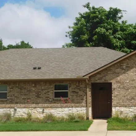 Rent this 3 bed house on 536 East South Street in Lindale, TX 75771