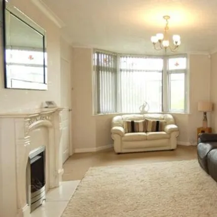 Image 3 - Lawrence Gardens, Leeds, LS8 3EX, United Kingdom - Duplex for sale