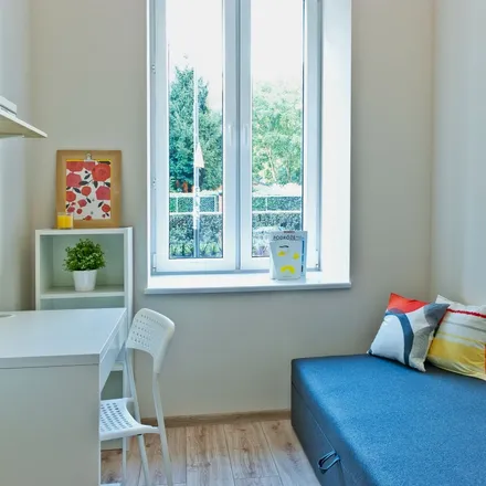 Rent this 2 bed room on Zielona 38 in 90-750 Łódź, Poland