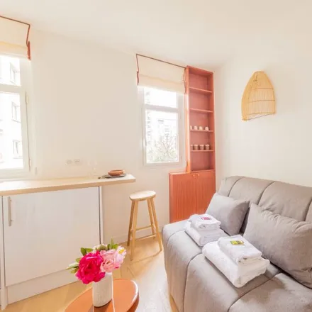 Rent this studio apartment on 118 Boulevard Exelmans in 75016 Paris, France