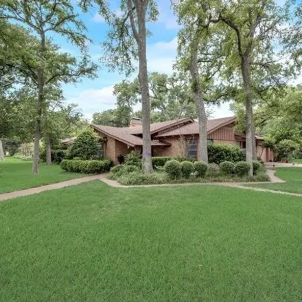 Buy this 3 bed house on 4000 S Bellaire Dr in Fort Worth, Texas