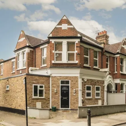 Rent this 3 bed apartment on Southfield Road in London, W4 1AN