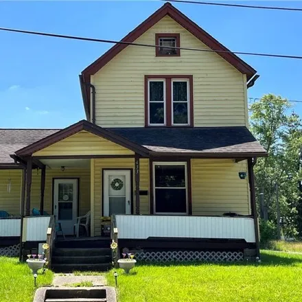 Buy this 2 bed house on 433 Clinton St in Niles, Ohio