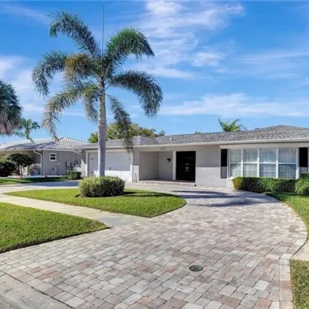 Rent this 4 bed house on 3912 Doral Drive in Venetian Shores, Hillsborough County