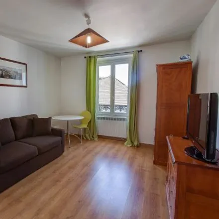 Rent this studio apartment on 31 Rue du 4 Septembre in 92500 Rueil-Malmaison, France